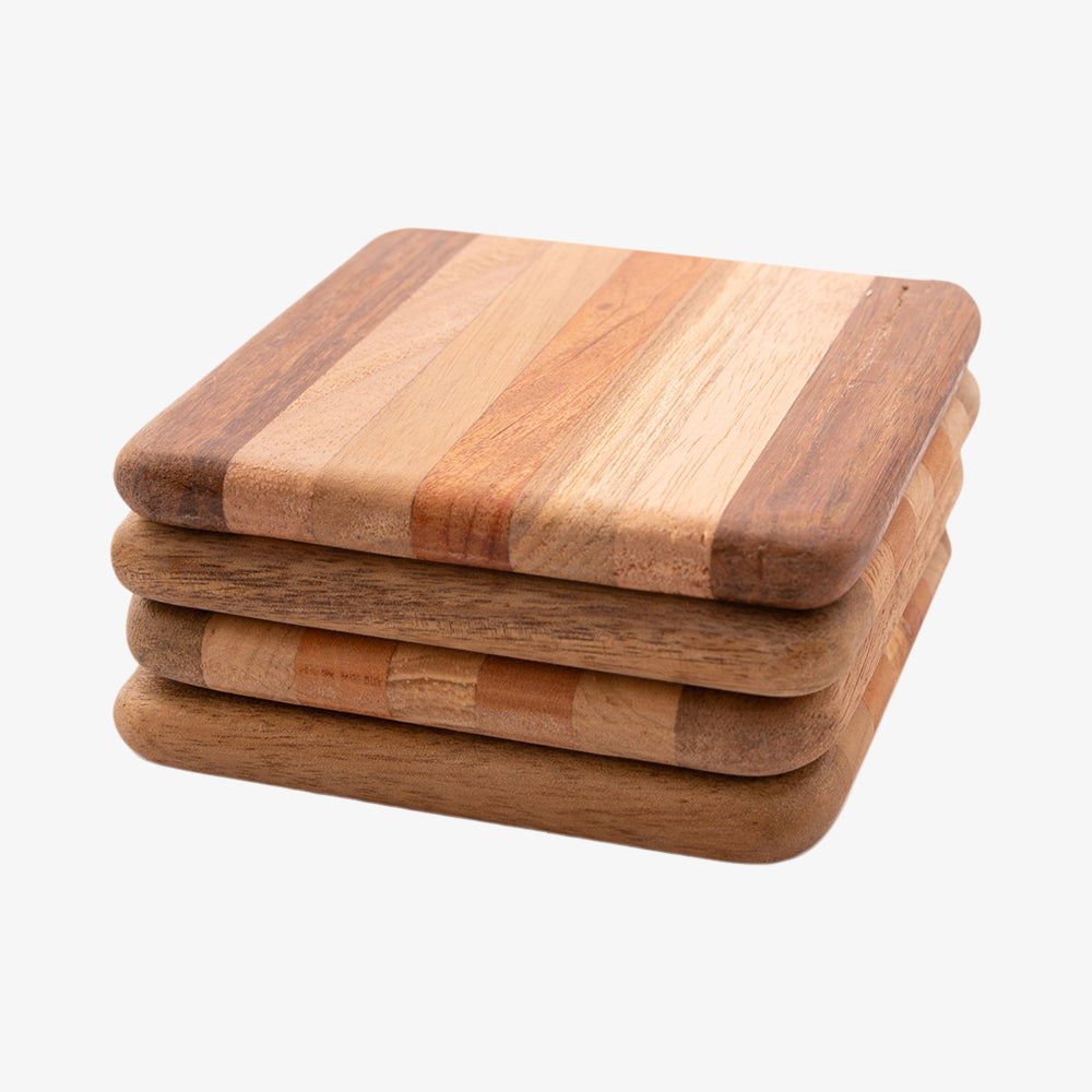 Sett med 4 underlag i resirkulert tre 9,5x9,5 cm