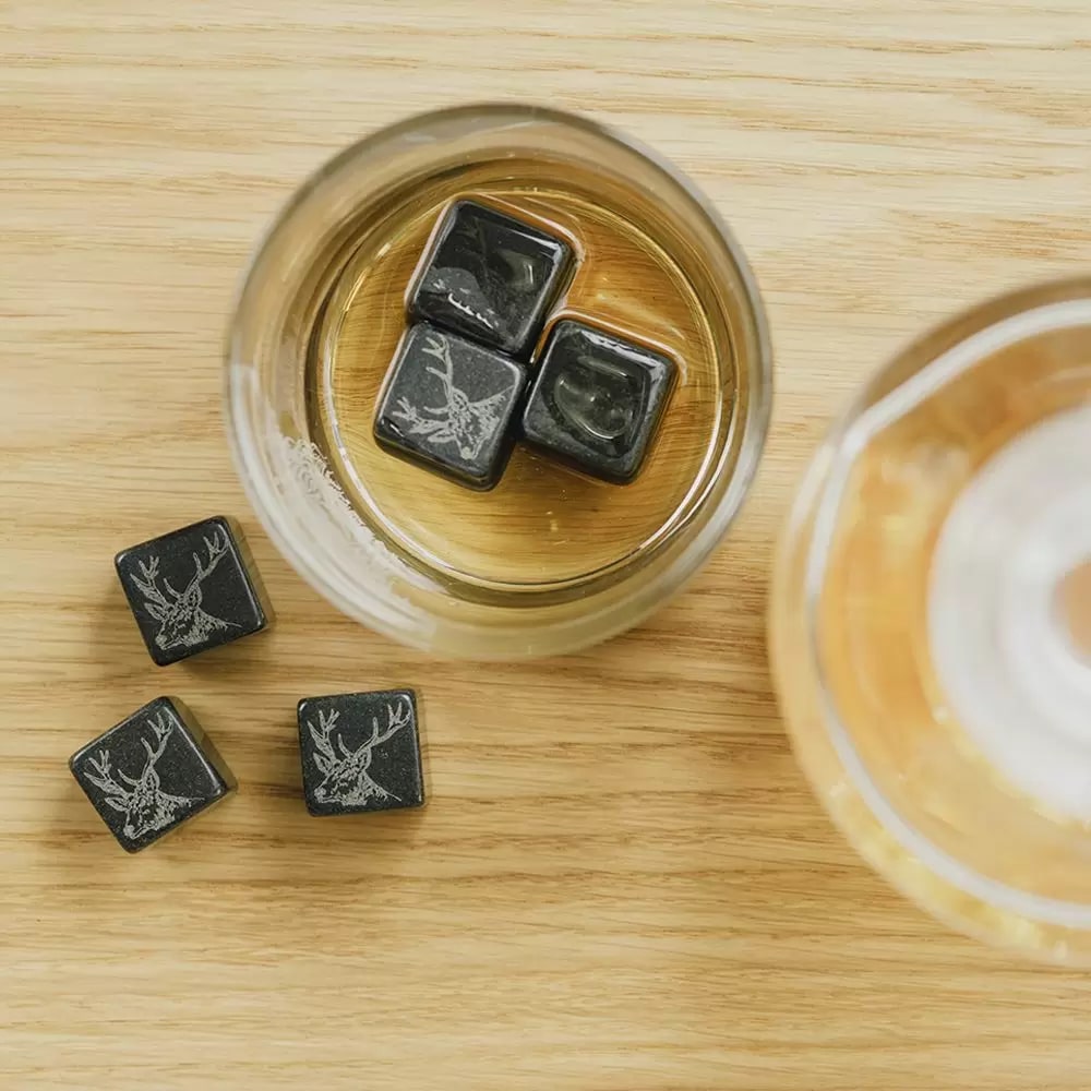 Engraved whiskey stone with deer 6 pieces
