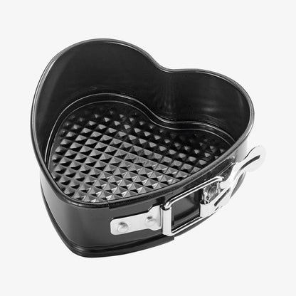 Heart -shaped baking form black